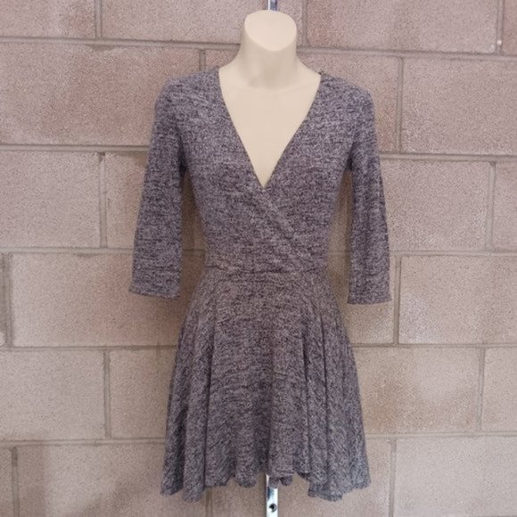 Hello and Welcome to my corner of Poshmark! - Picture 5 of 13